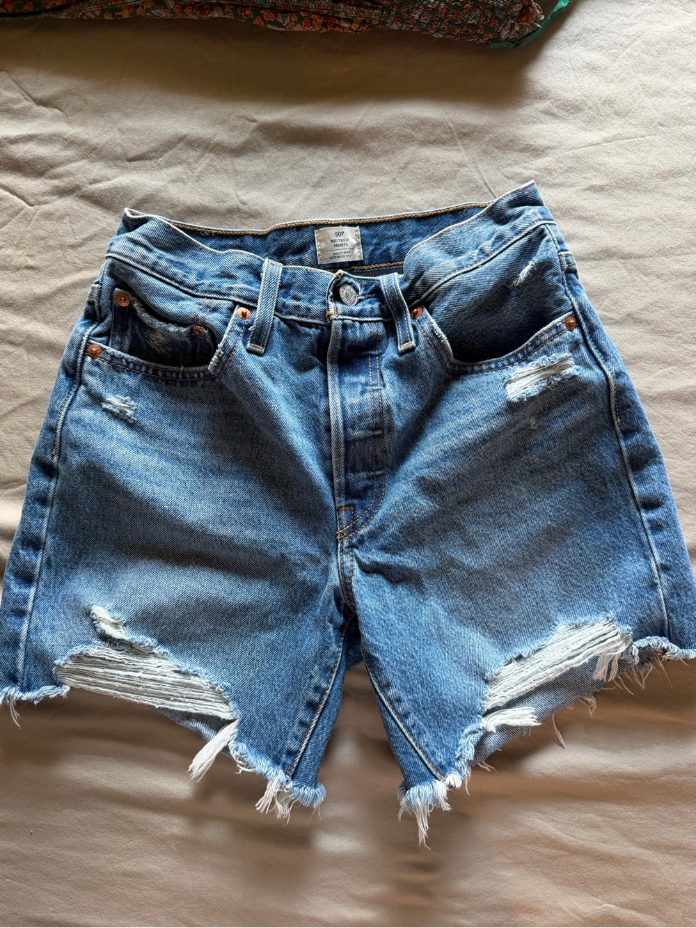 LEVI’s Classic High-Rise Distressed Denim Shorts 26W